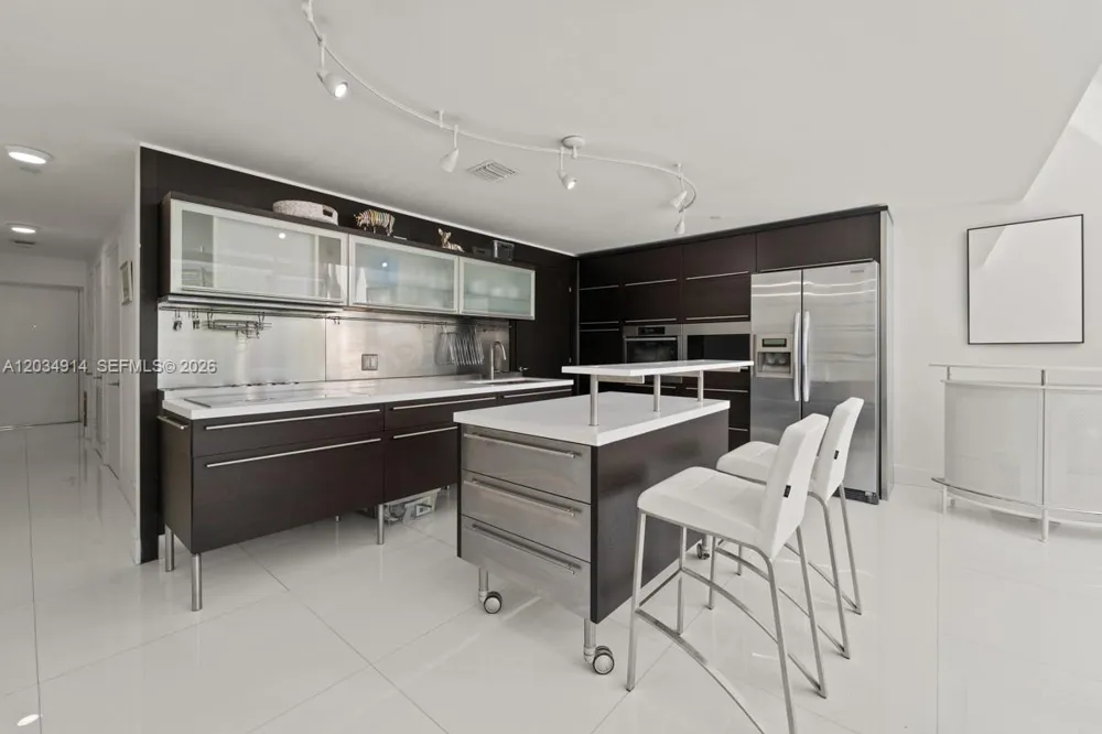 6000 Collins Ave #517 Miami Beach, FL 33140