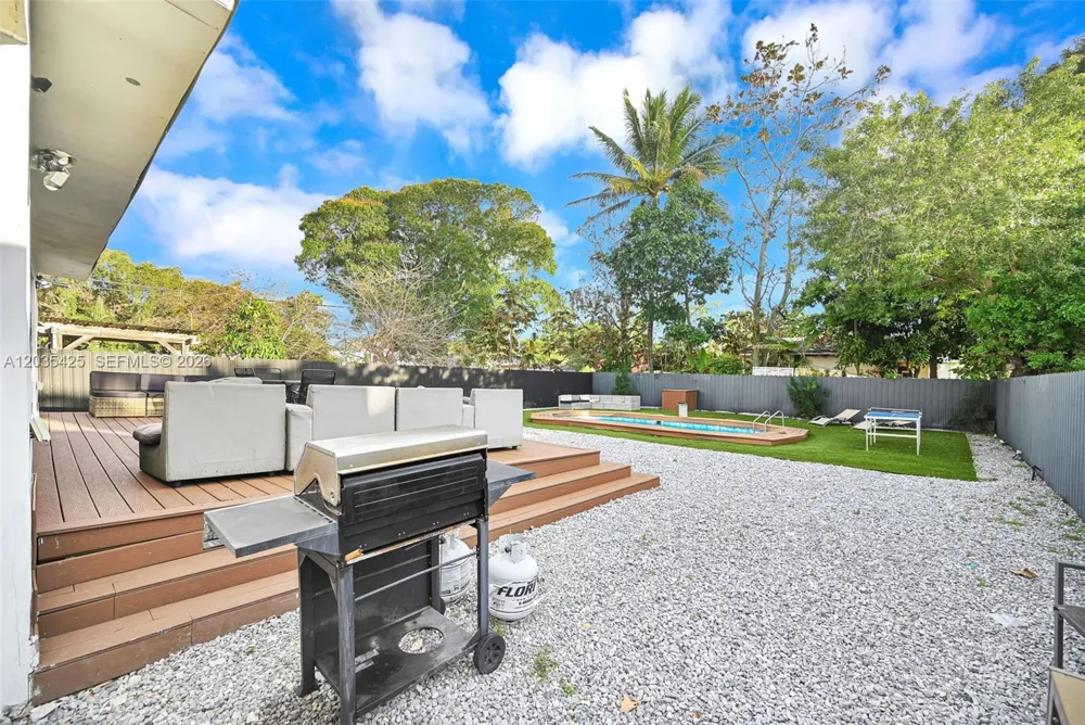 112 NW 53rd St #112 Miami, FL 33127