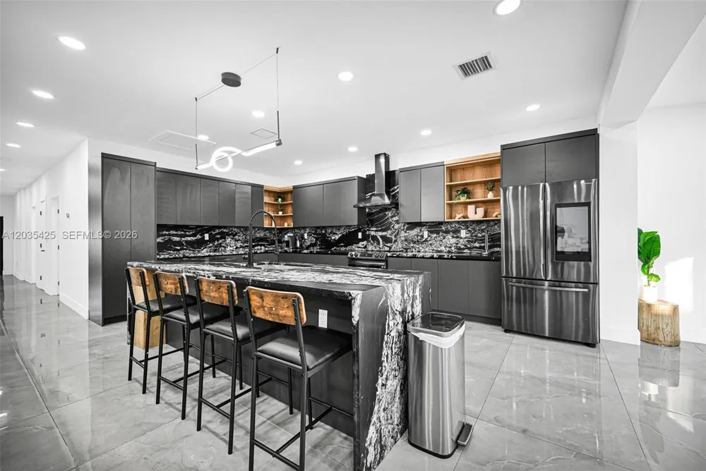112 NW 53rd St #112 Miami, FL 33127