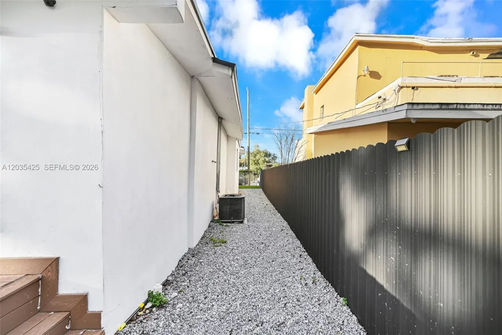 112 NW 53rd St #112 Miami, FL 33127
