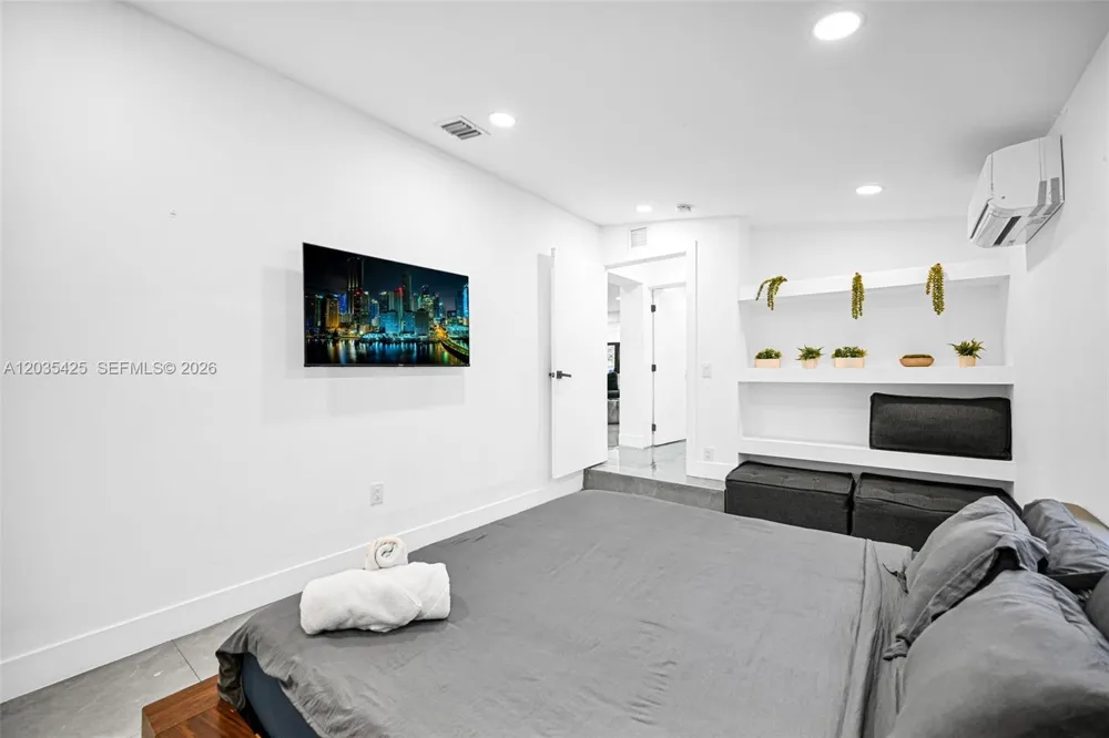 112 NW 53rd St #112 Miami, FL 33127