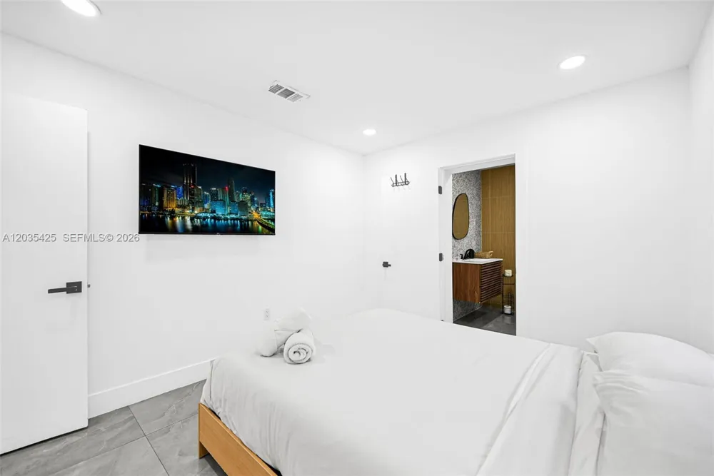 112 NW 53rd St #112 Miami, FL 33127