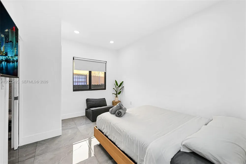 112 NW 53rd St #112 Miami, FL 33127