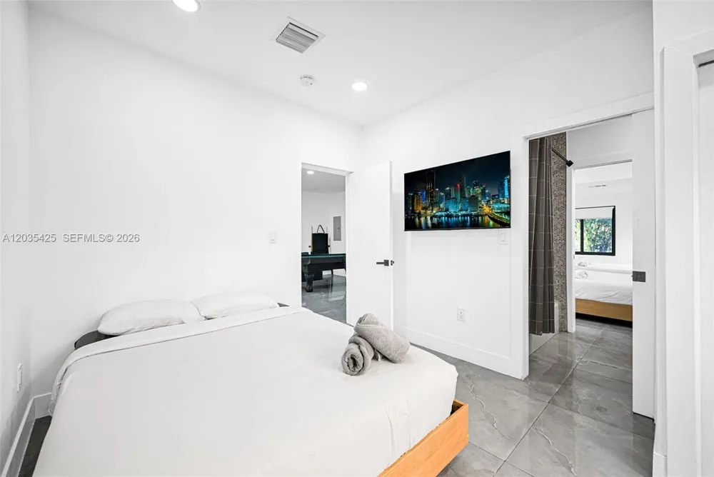112 NW 53rd St #112 Miami, FL 33127