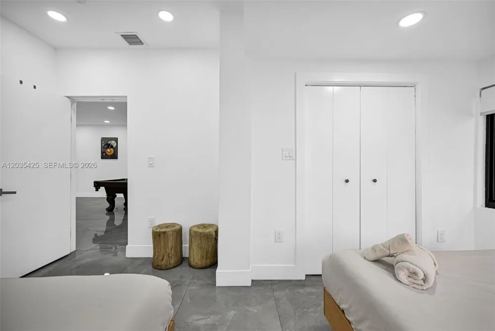 112 NW 53rd St #112 Miami, FL 33127