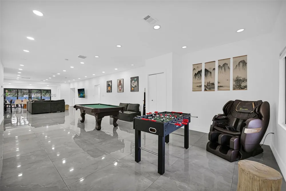 112 NW 53rd St #112 Miami, FL 33127