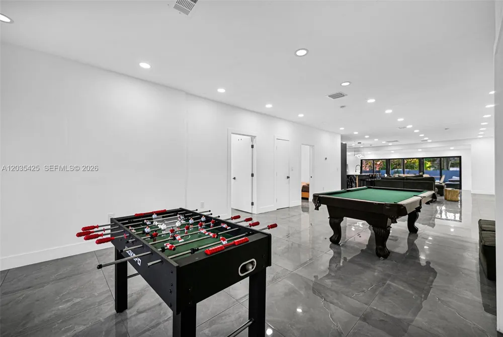 112 NW 53rd St #112 Miami, FL 33127
