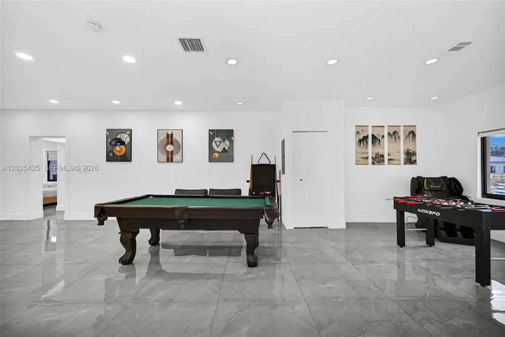 112 NW 53rd St #112 Miami, FL 33127