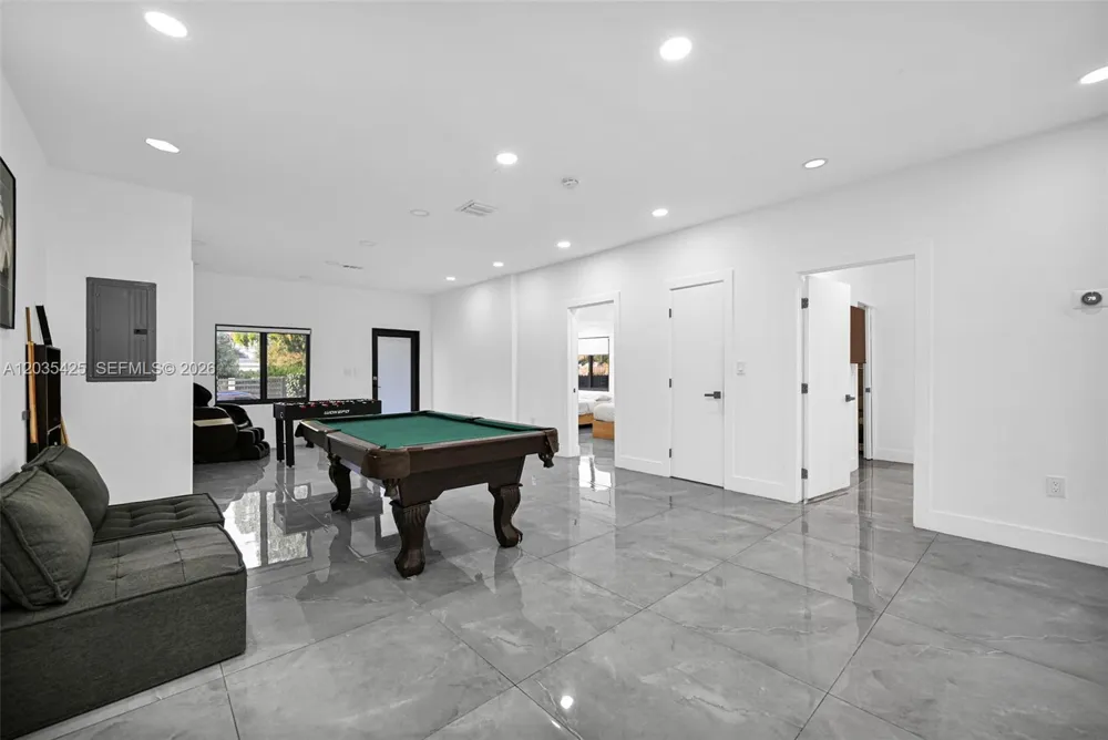 112 NW 53rd St #112 Miami, FL 33127