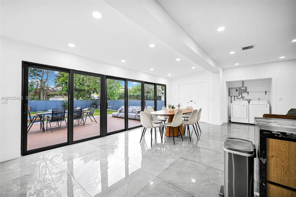 112 NW 53rd St #112 Miami, FL 33127