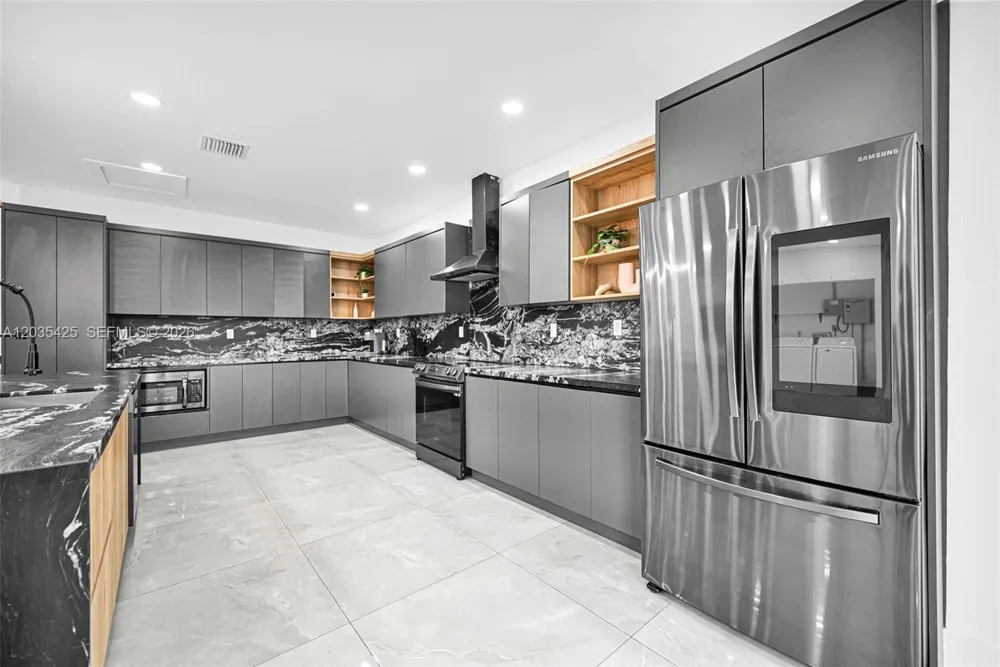 112 NW 53rd St #112 Miami, FL 33127
