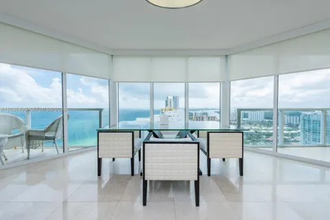 16699 Collins Ave #3508