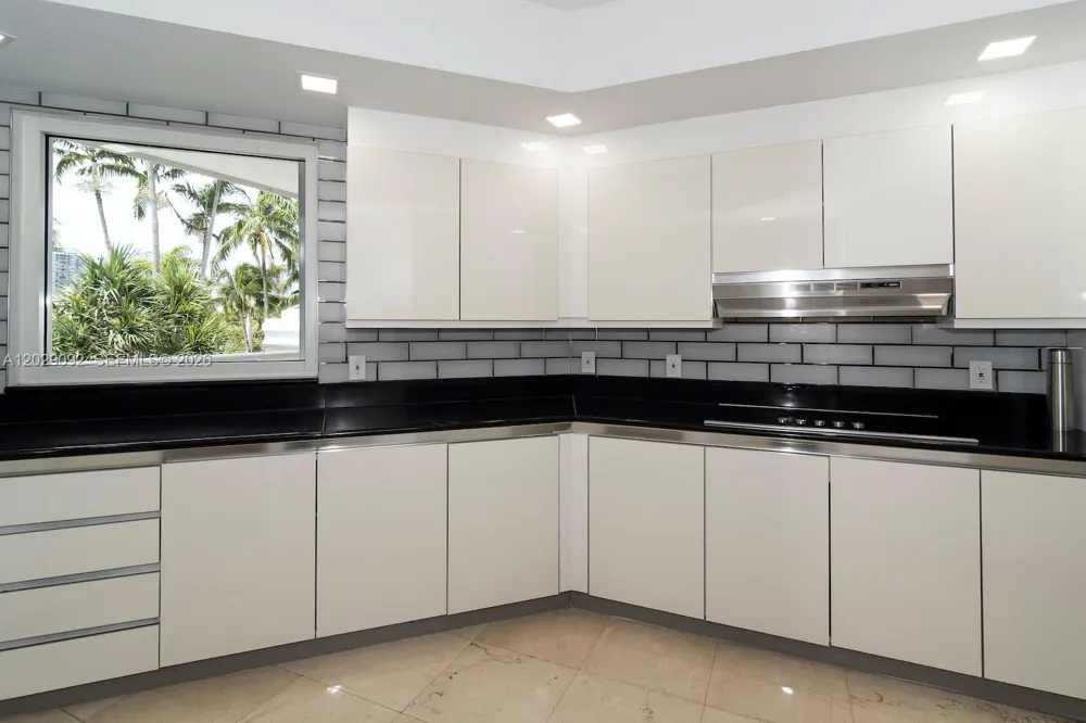21050 NE 38th Ave #305 Aventura, FL 33180