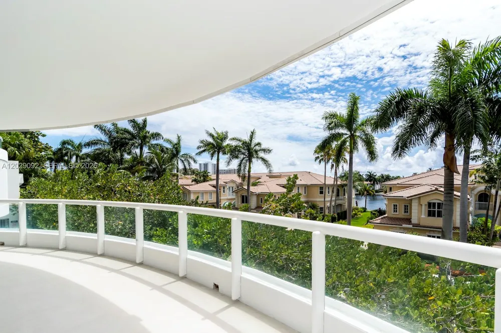 21050 NE 38th Ave #305 Aventura, FL 33180
