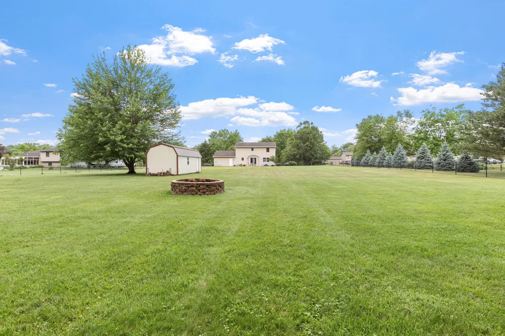 889 Rustic Acres Lane Hebron, IN 46341