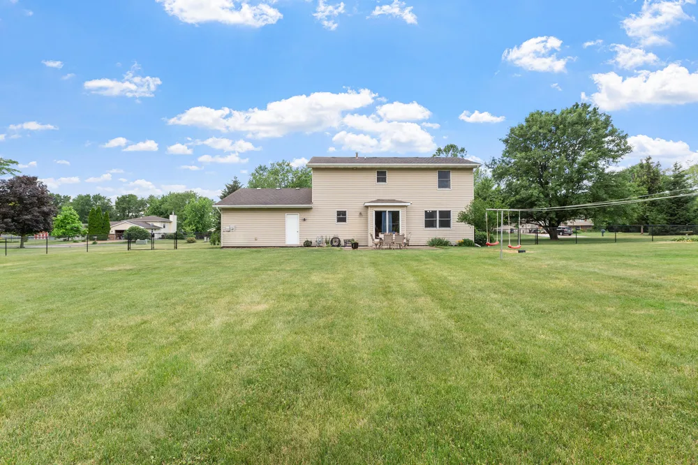 889 Rustic Acres Lane Hebron, IN 46341