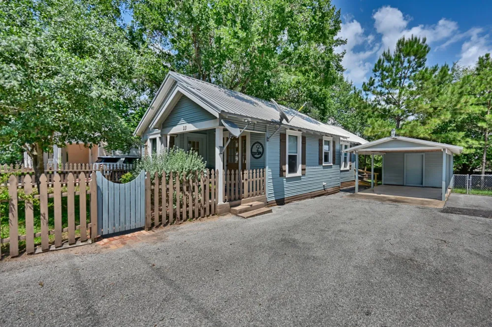 23 Harris Street Bellville, TX 77418