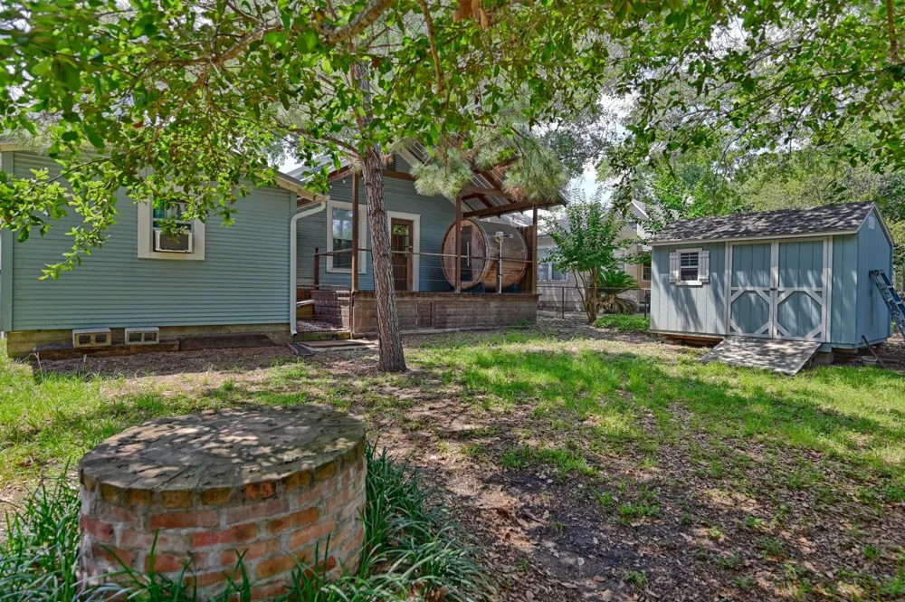 23 Harris Street Bellville, TX 77418