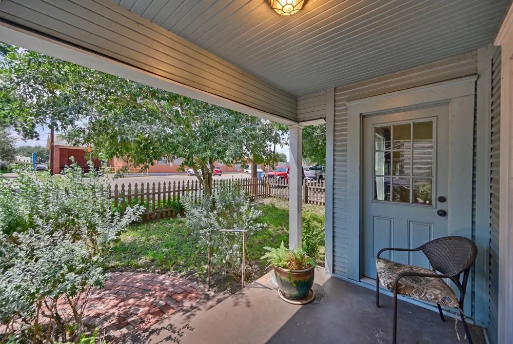 23 Harris Street Bellville, TX 77418
