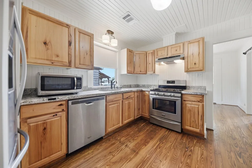 23 Harris Street Bellville, TX 77418