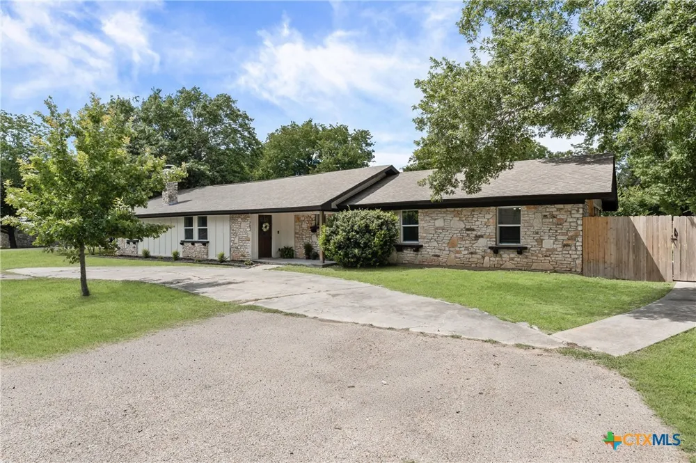 702 E Sandy Lane Little River Academy, TX 76554
