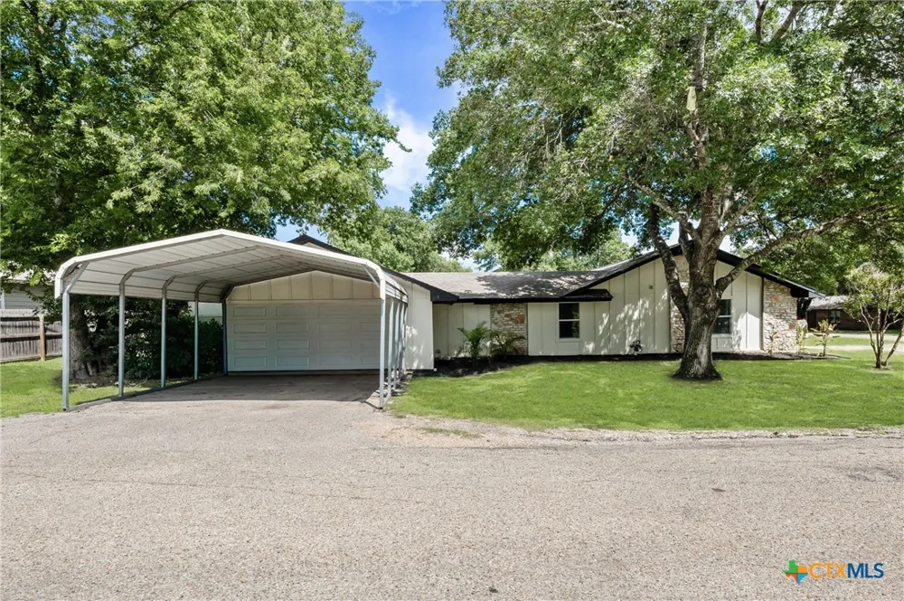 702 E Sandy Lane Little River Academy, TX 76554