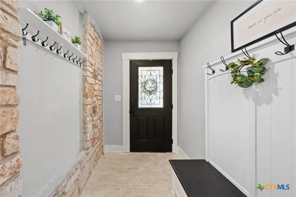 702 E Sandy Lane Little River Academy, TX 76554