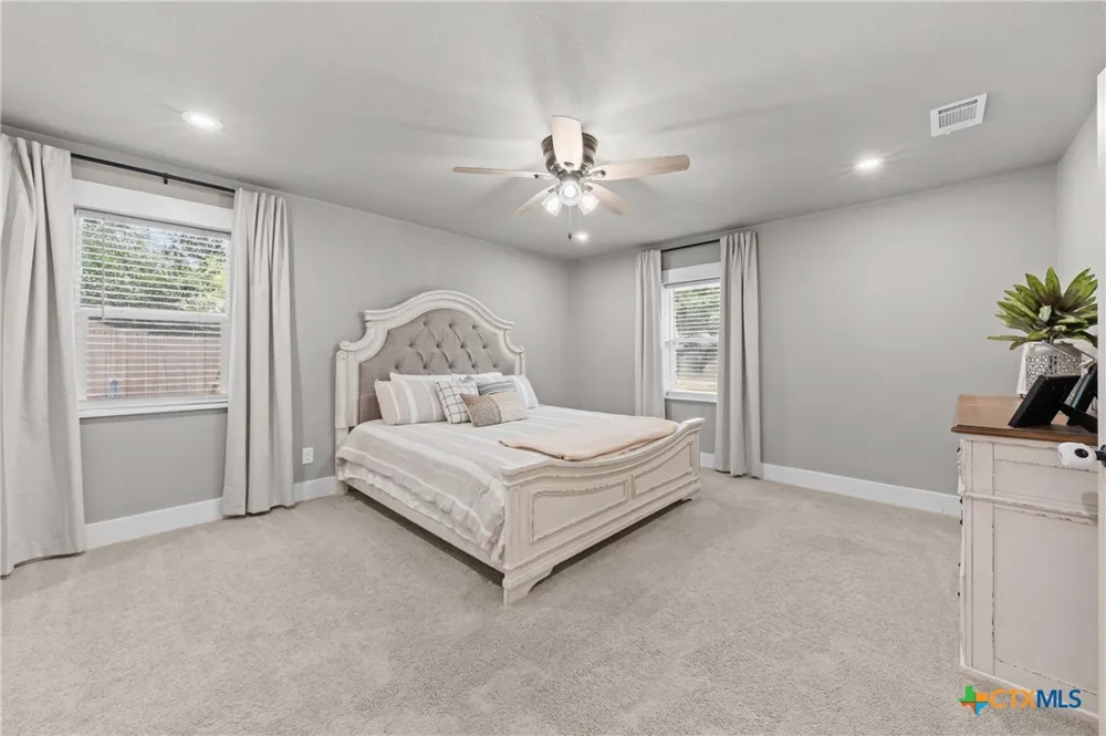 702 E Sandy Lane Little River Academy, TX 76554