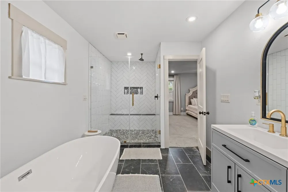 702 E Sandy Lane Little River Academy, TX 76554
