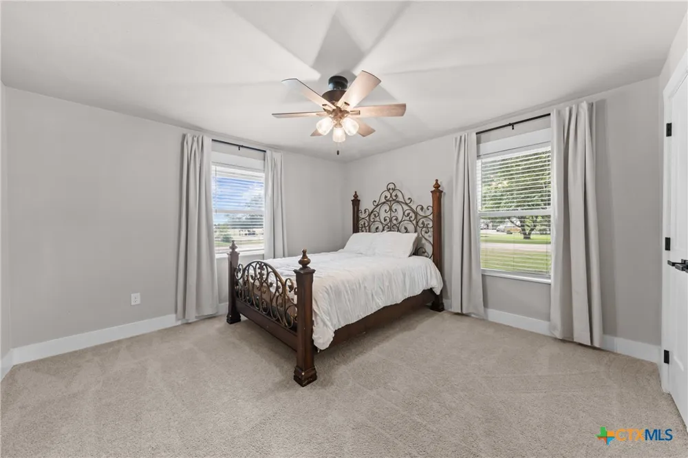 702 E Sandy Lane Little River Academy, TX 76554