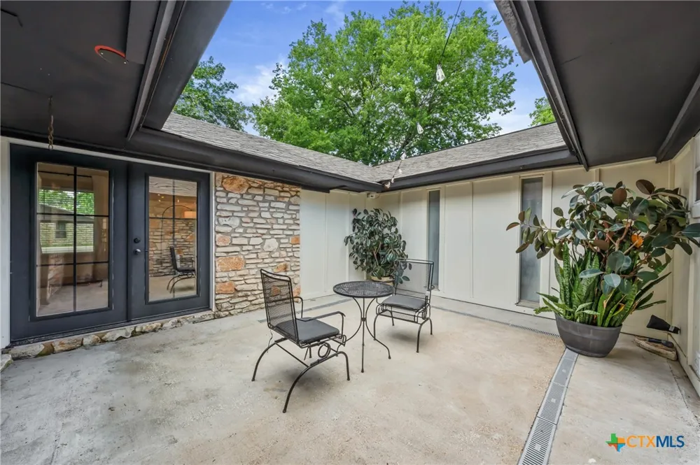 702 E Sandy Lane Little River Academy, TX 76554