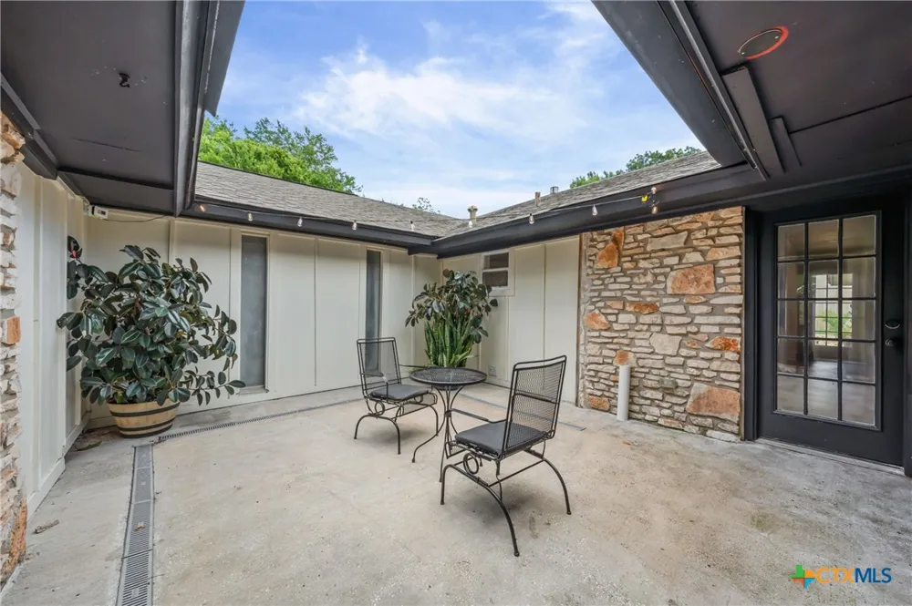 702 E Sandy Lane Little River Academy, TX 76554