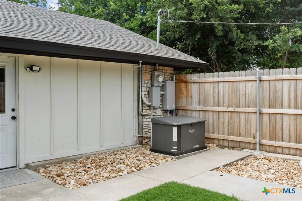 702 E Sandy Lane Little River Academy, TX 76554