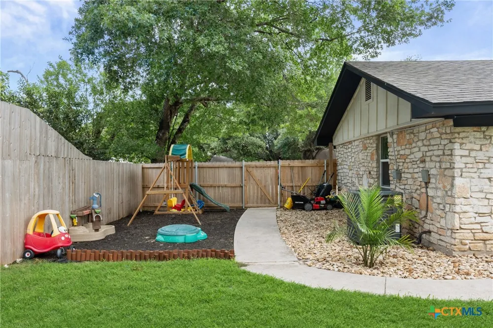 702 E Sandy Lane Little River Academy, TX 76554