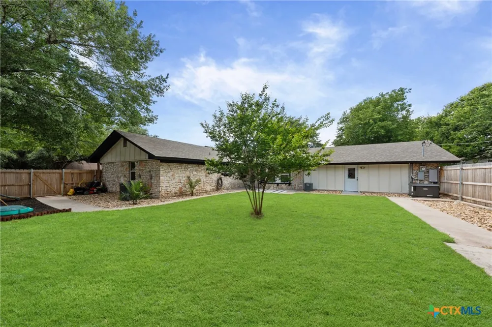 702 E Sandy Lane Little River Academy, TX 76554