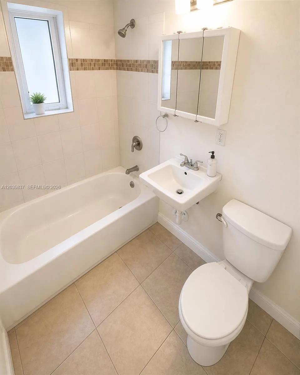 1533 NW 2nd Ave #6 Miami, FL 33136