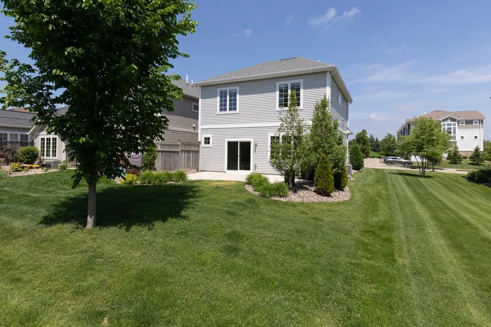 1075 Anthony Way Victoria, MN 55386