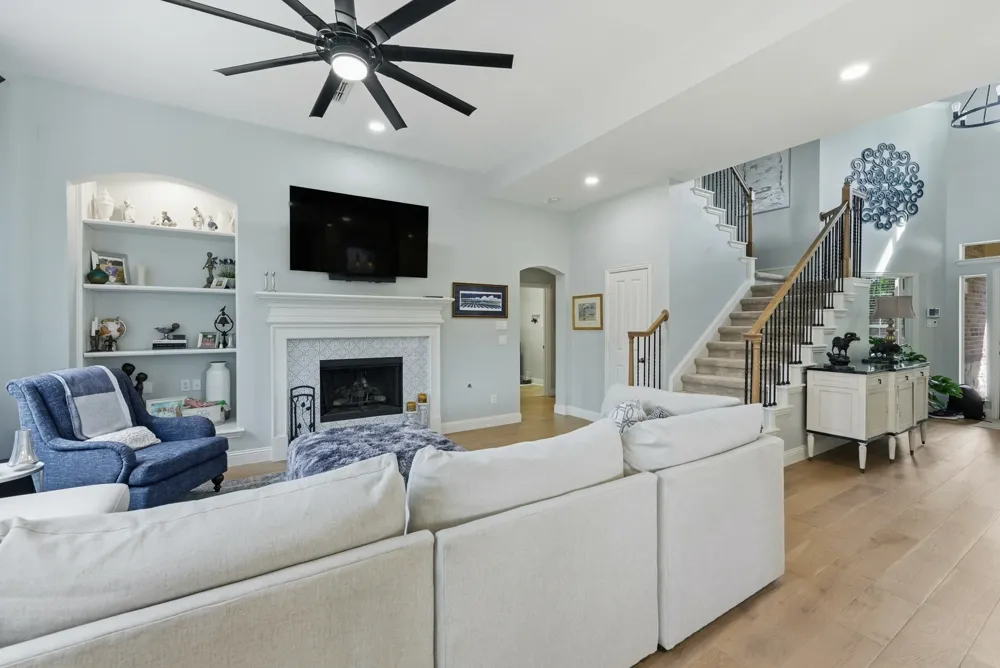 965 Fall Creek Grapevine, TX 76051