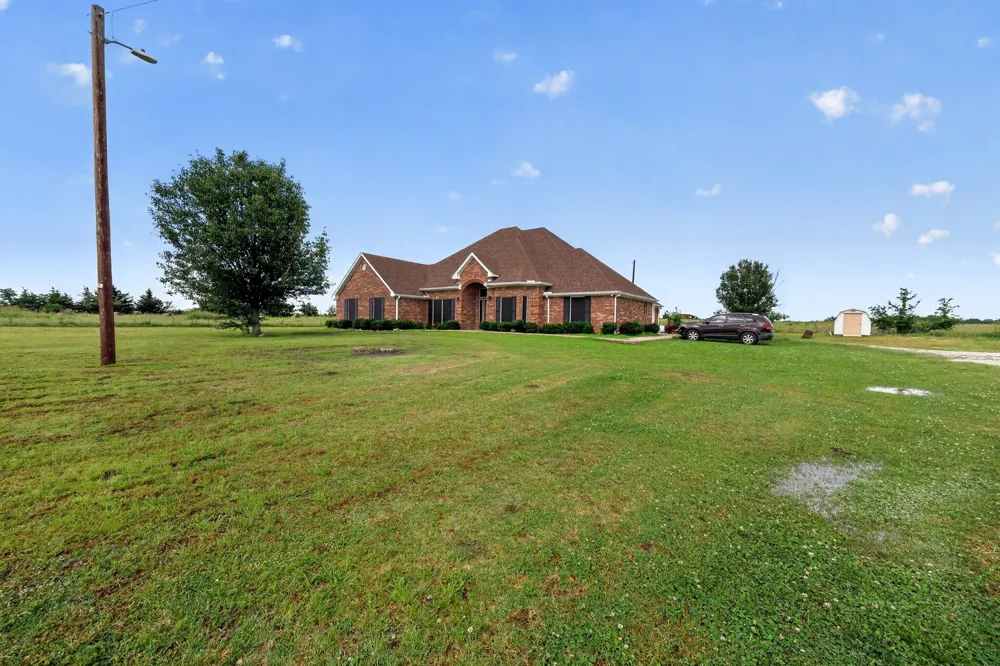 8229 Farm Road 905 Paris, TX 75462