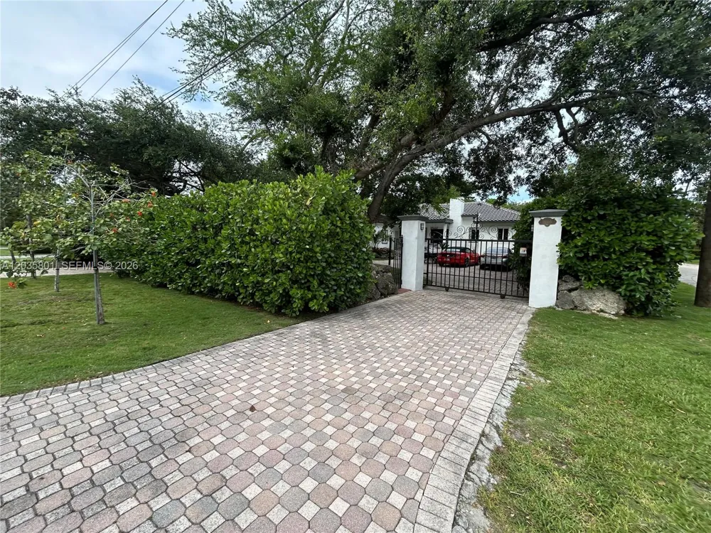 12885 77 AVE Pinecrest, FL 33156