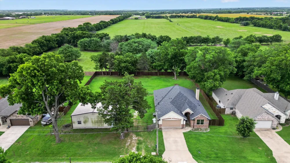 1004 E Main Street Tioga, TX 76271