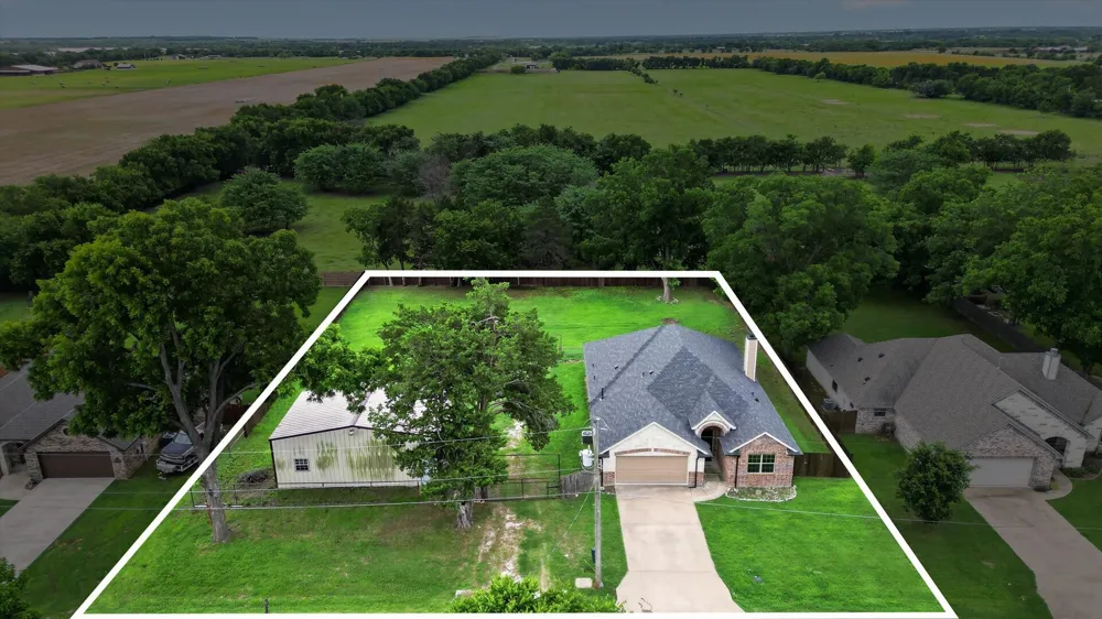 1004 E Main Street Tioga, TX 76271