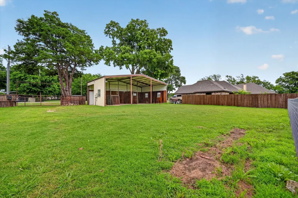 1004 E Main Street Tioga, TX 76271