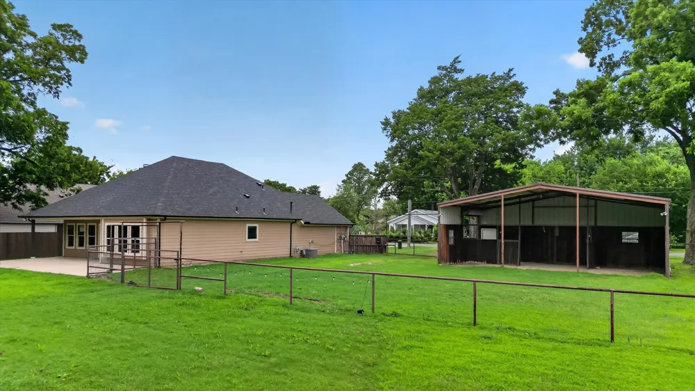 1004 E Main Street Tioga, TX 76271