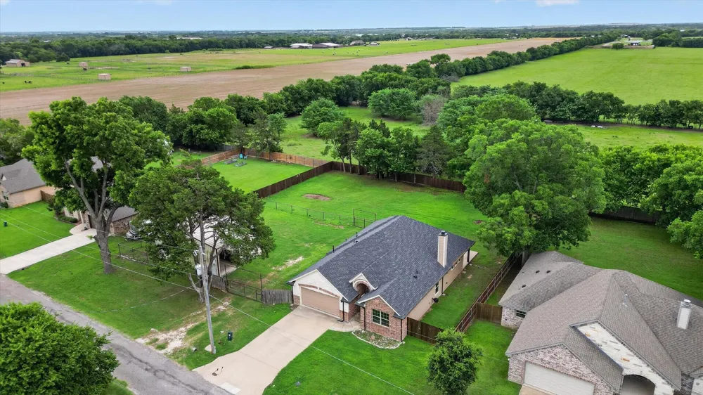 1004 E Main Street Tioga, TX 76271