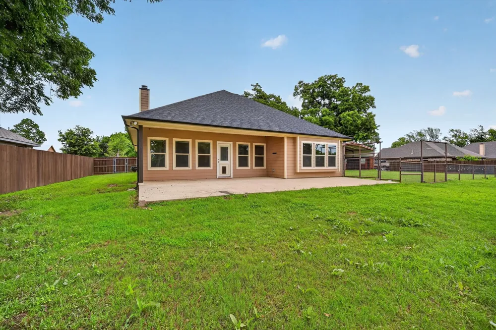 1004 E Main Street Tioga, TX 76271