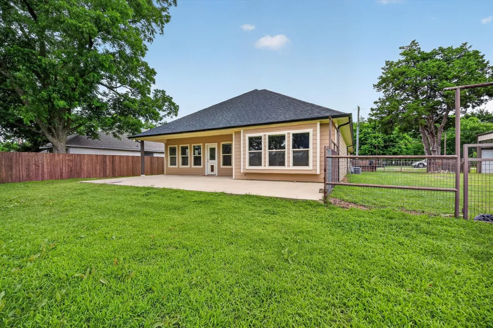 1004 E Main Street Tioga, TX 76271