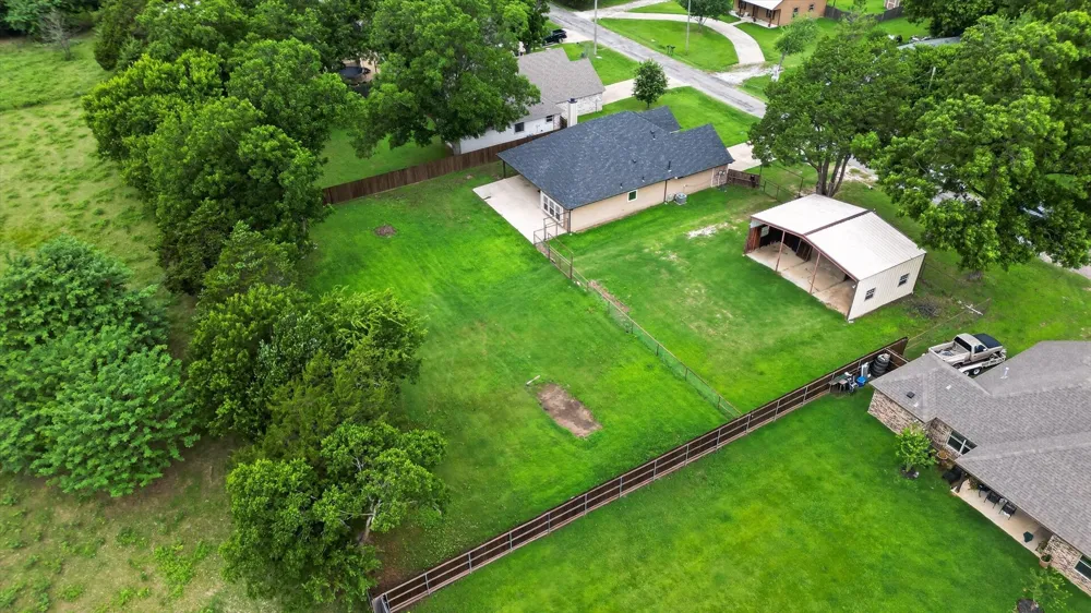 1004 E Main Street Tioga, TX 76271