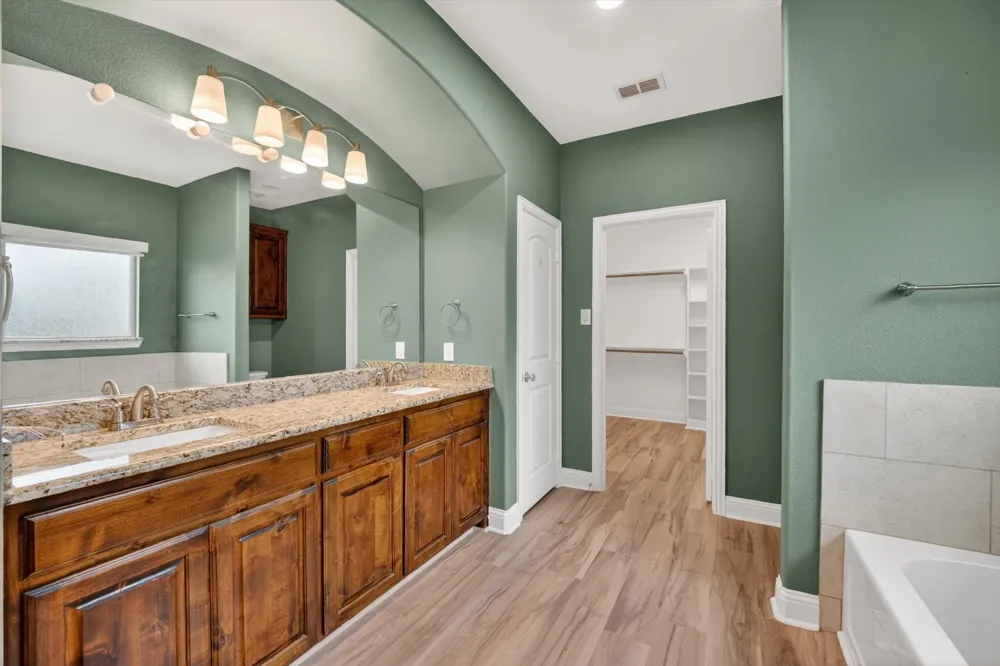 1004 E Main Street Tioga, TX 76271