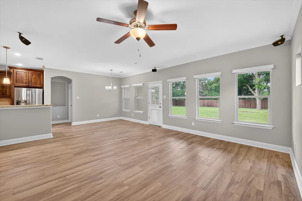 1004 E Main Street Tioga, TX 76271